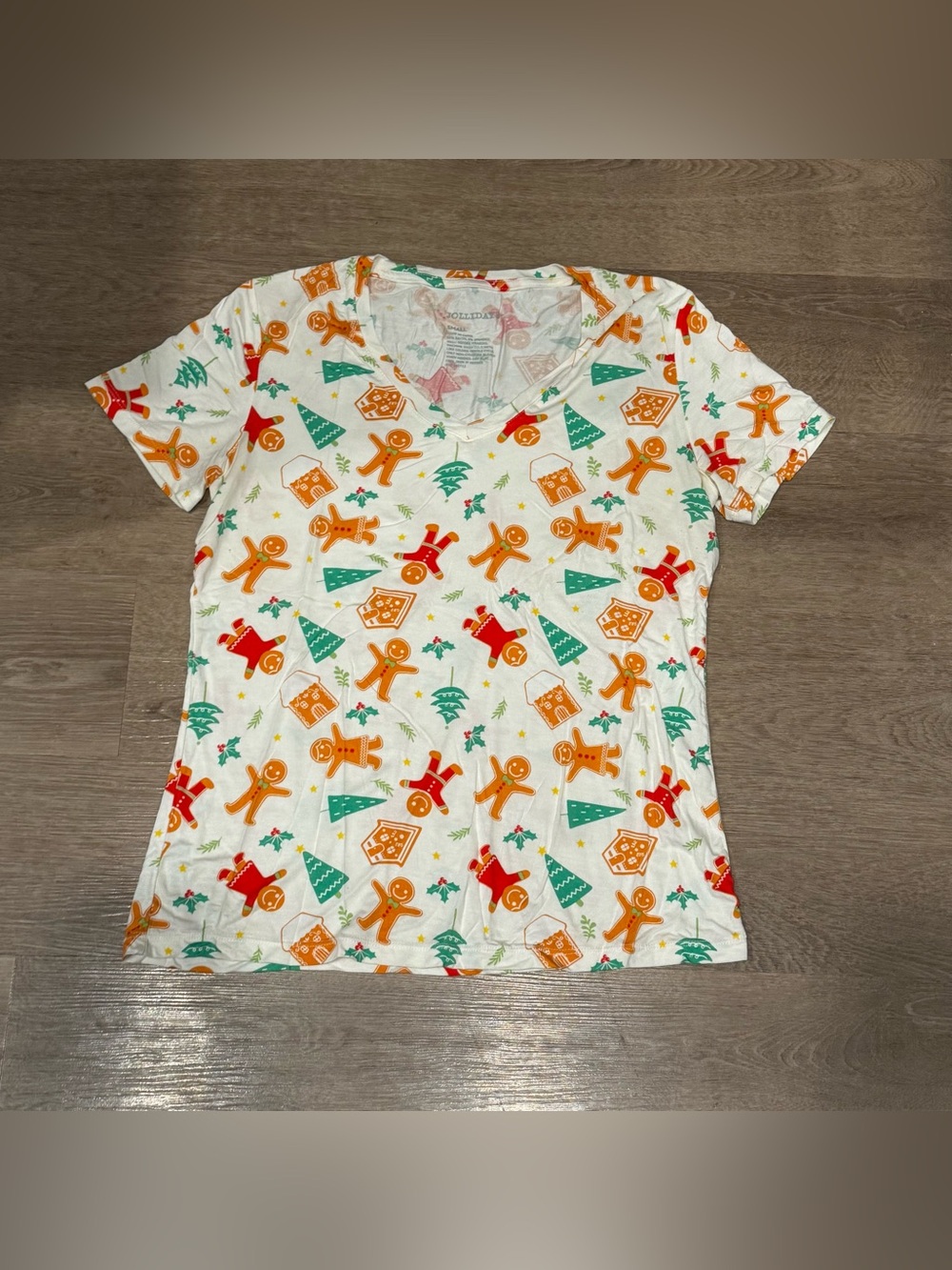 Women's Holiday Gingerbread V-Neck Tee - White/Green/Orange